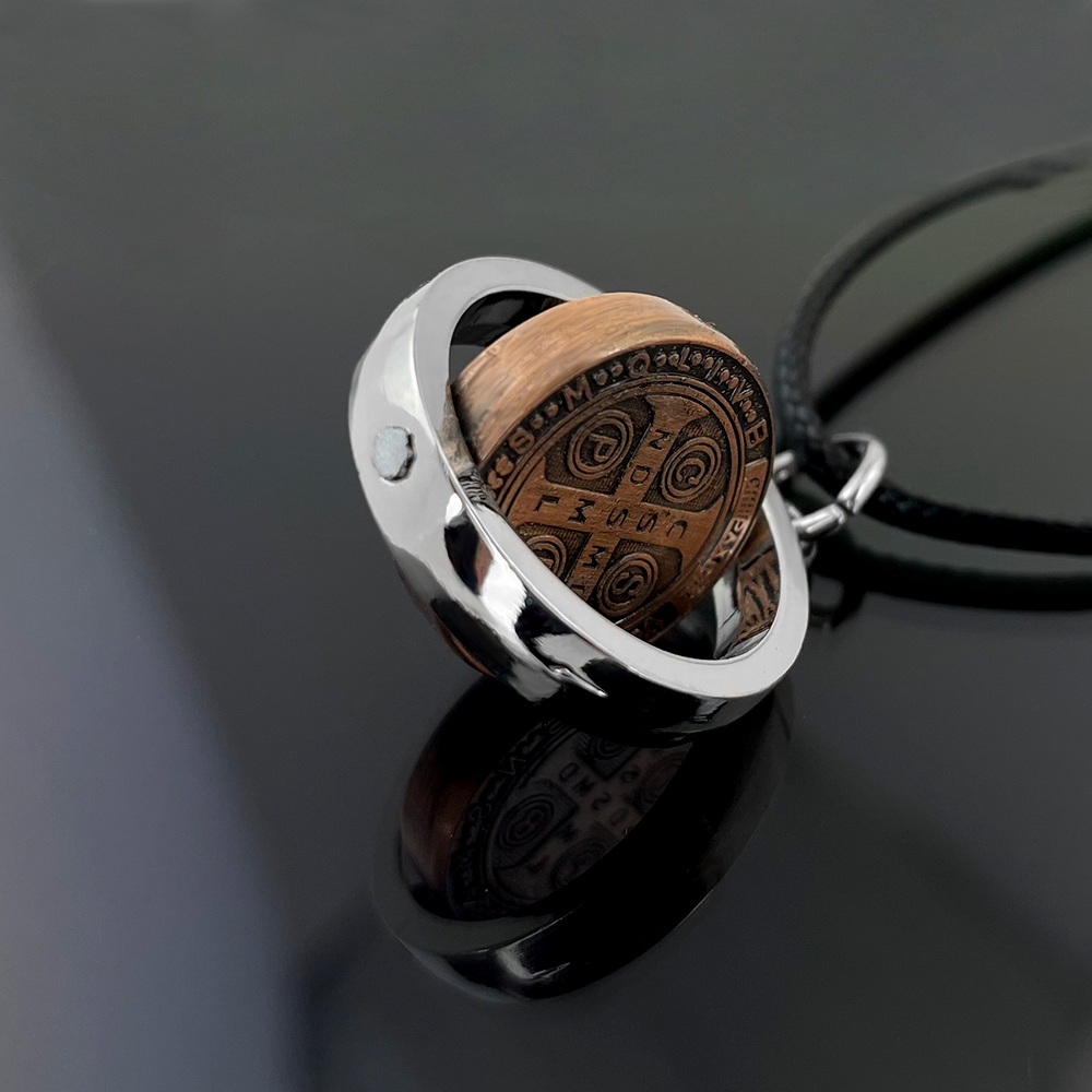 New St Benedict Medal Necklace - Jewelry & Watches Ltd recension och pris